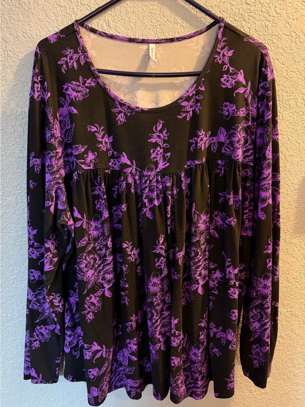 Black Long-Sleeve Floral Scoop Neck Top with Purple Print Size 4X